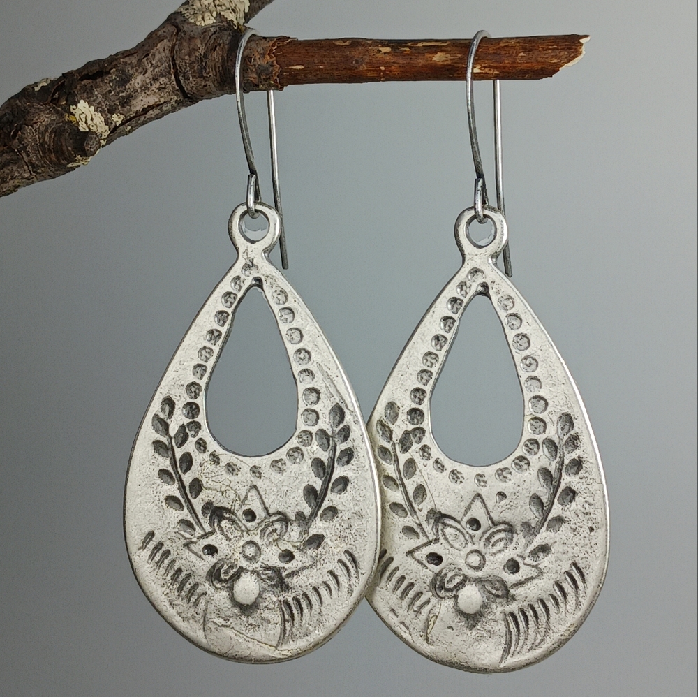 HAND CRAFTED EARRINGS Boho Vintage Style Silver Teardrop Flower Rustic Dangle - Picture 2 of 6